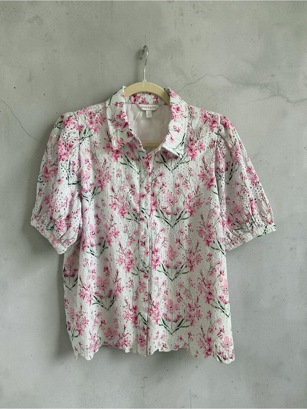 crown & ivy Pink and White Floral Eyelet Button-Front Blouse